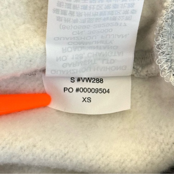 Vuori Women’s Restore Half Zip Hoodie Light Heather Grey $118 MSRP - Picture 6 of 7